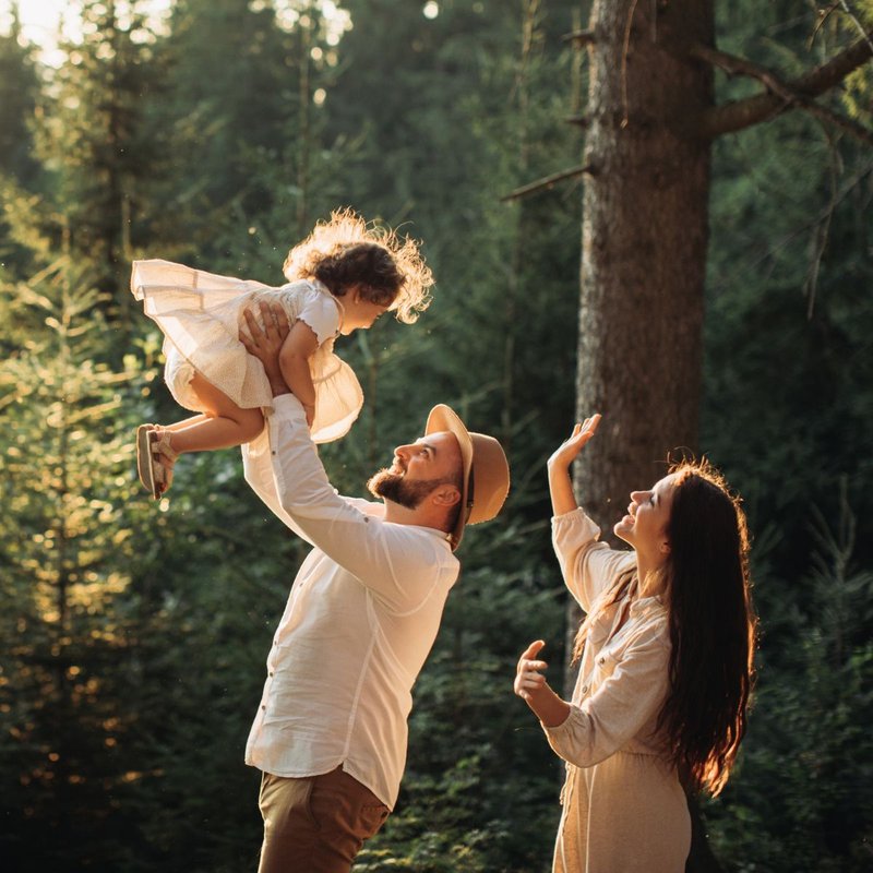 Lion's Mane Mushroom benefits - Mother and father holding his daughter up