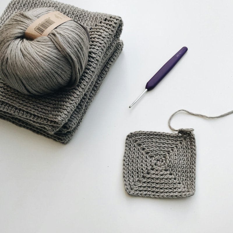 Crocheting a gauge swatch (Photographer: rocknwool)