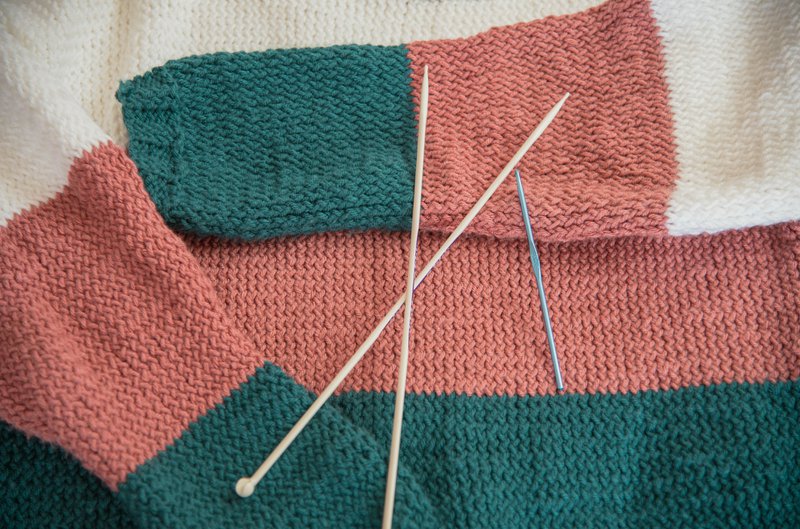 Knitted fabric with knitting needles (Photographer: Samantha Romero)