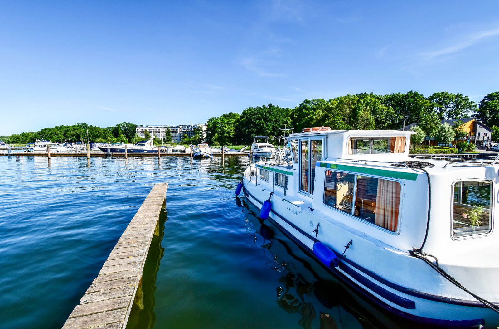 Live on a Houseboat