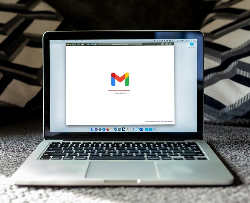 email loading on a laptop