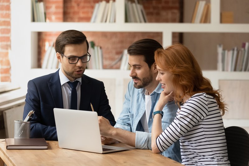 salesperson meeting one-on-one with prospects