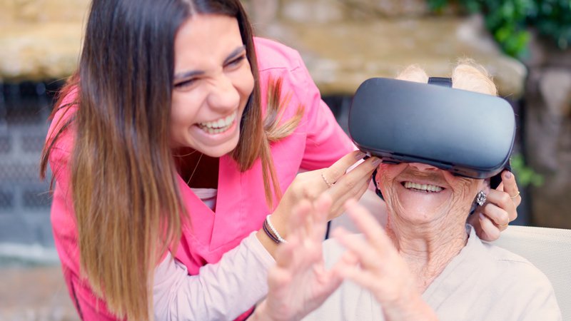 senior living experience with virtual reality