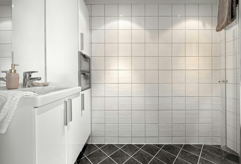 The process of tile grout application continues to present recurring challenges that affect timelines, labor costs, and long-term maintenance.