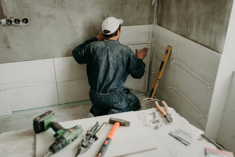 Contractors who build disciplined pre-job routines consistently finish bathroom renovation projects faster than those who treat setup as informal.