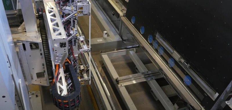 Insul-Lite's glass cutting machine