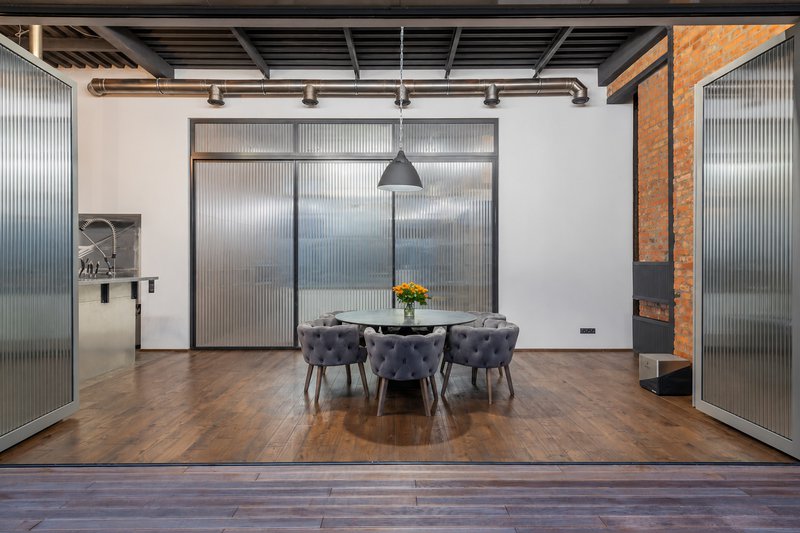 Reeded glass door separating the kitchen and dining area.