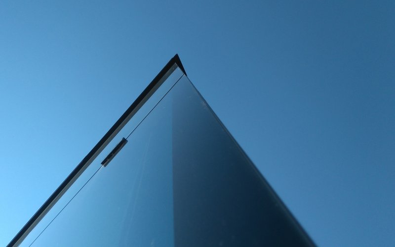 Building with laminated safety glass