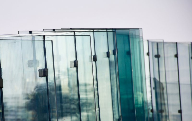Tempered glass excels where high impact resistance and safe fracture behavior are the priorities.