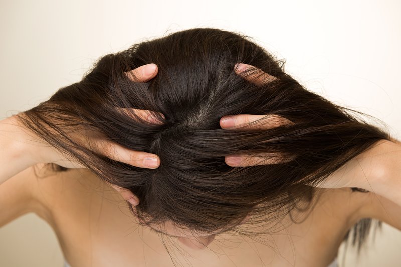 itchy scalp and hair loss in men and women