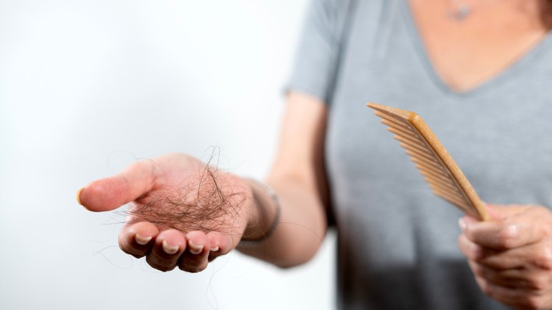 demonstration of what red light therapy for hair loss can do to help