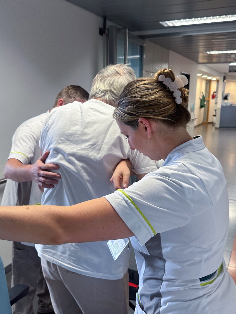 Directielid aan de slag op stroke unit.