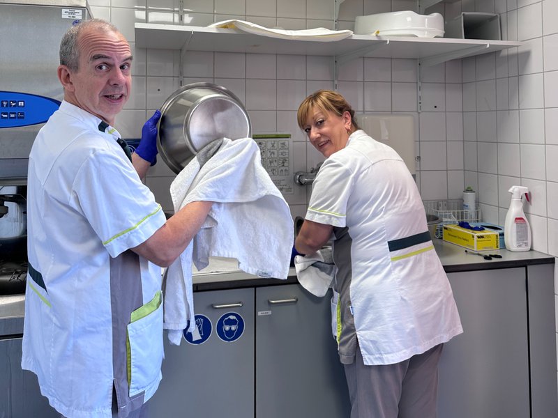 Directielid aan de slag op afdeling.