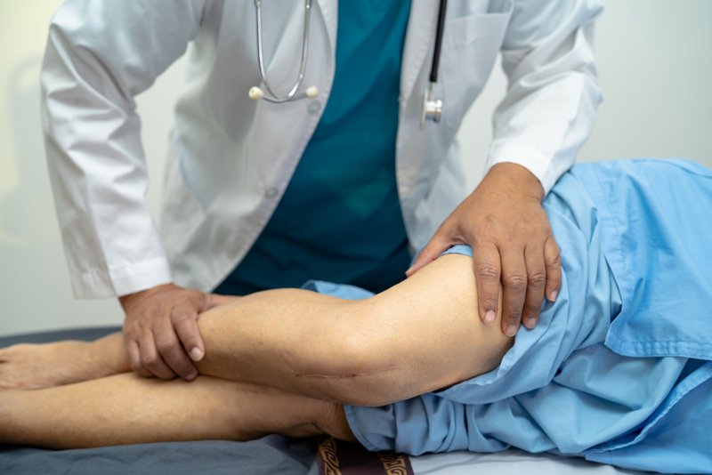 Knee replacement recovery expectations