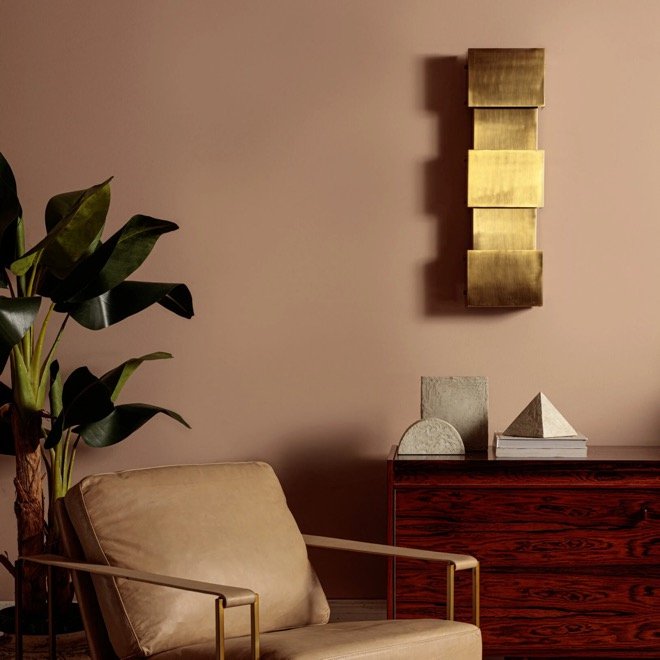 corbusier brass wall light square 1626x1626 converted bdc5f41f3291eeb0d3bfc8fd4138aab5 800