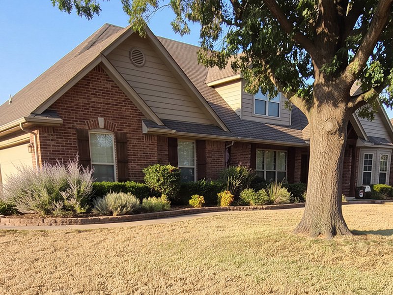 house with dead lawn