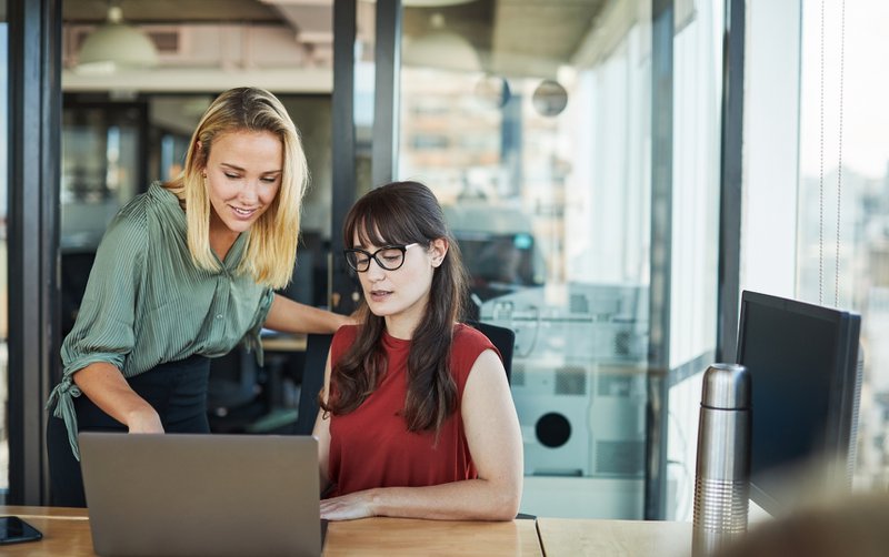 Two women using LinkedIn advertising best practices in their campaigns.