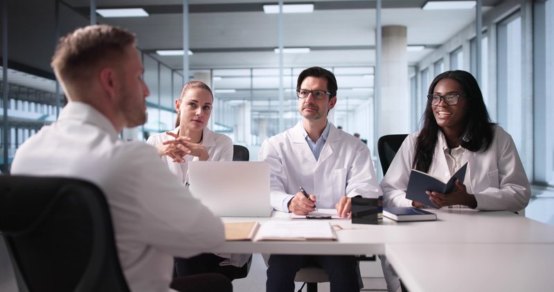 Advertising to healthcare recruiters can be highly valuable for B2B healthcare companies.