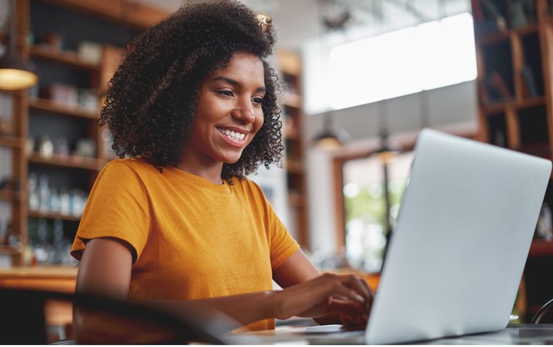 Programmatic targeting helps marketers stay visible to relevant audiences throughout that process without losing focus.