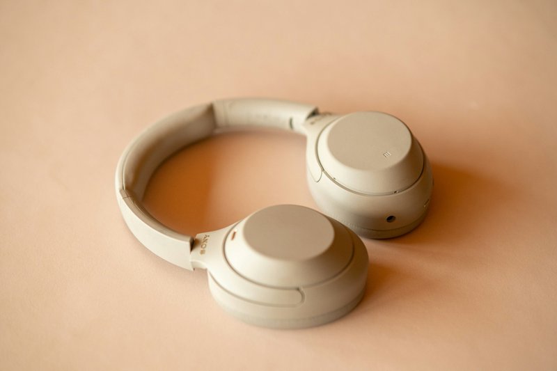 Sony Noise Cancelling Headphones Silver WH1000XM4