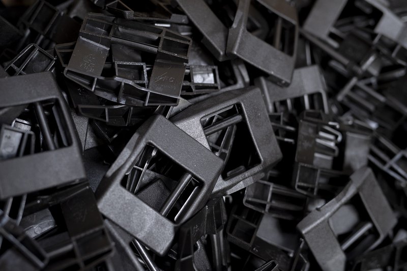this is a picture of latches for plastic cases