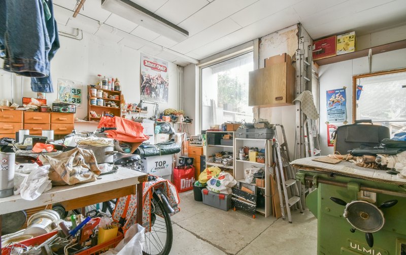 Objects slowly accumulating is a sign of hoarding relapse.