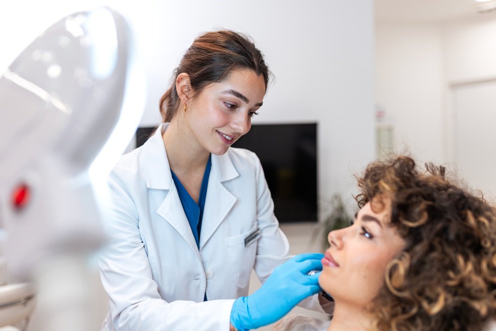 dermatologist and cryogenic equipment