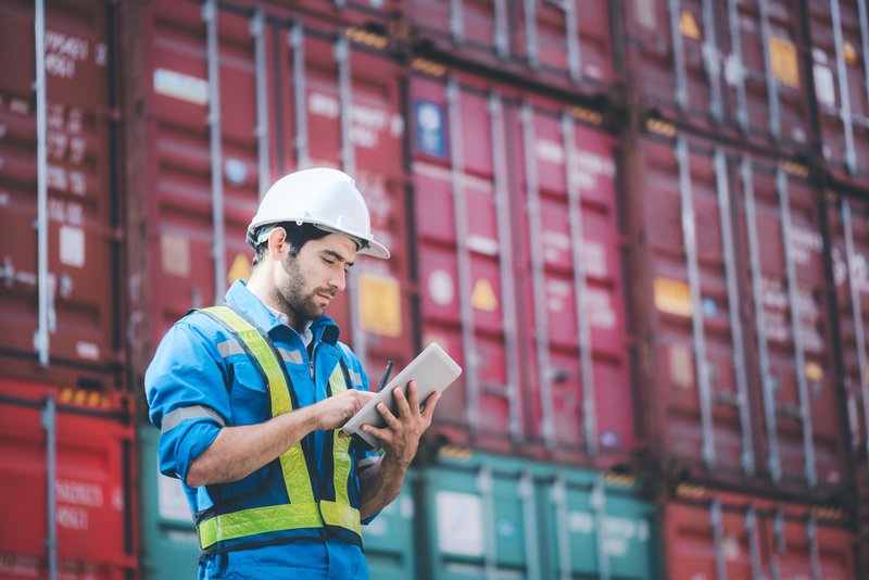Manager computing freight cost
