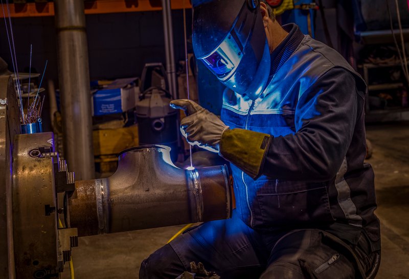 orbital welding by a professional welder