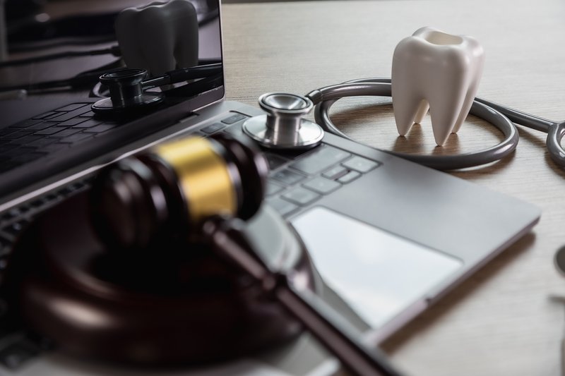 A display of a gavel and a tooth model.