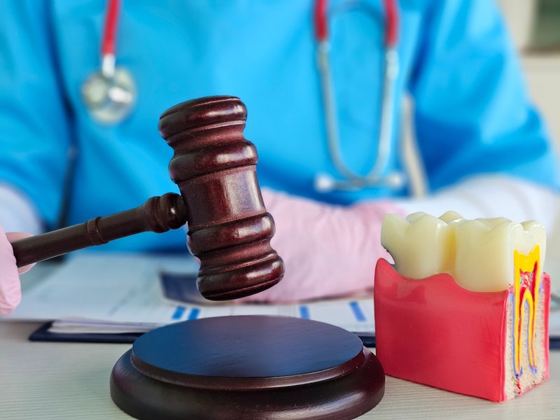 A mallet beside a tooth prop.