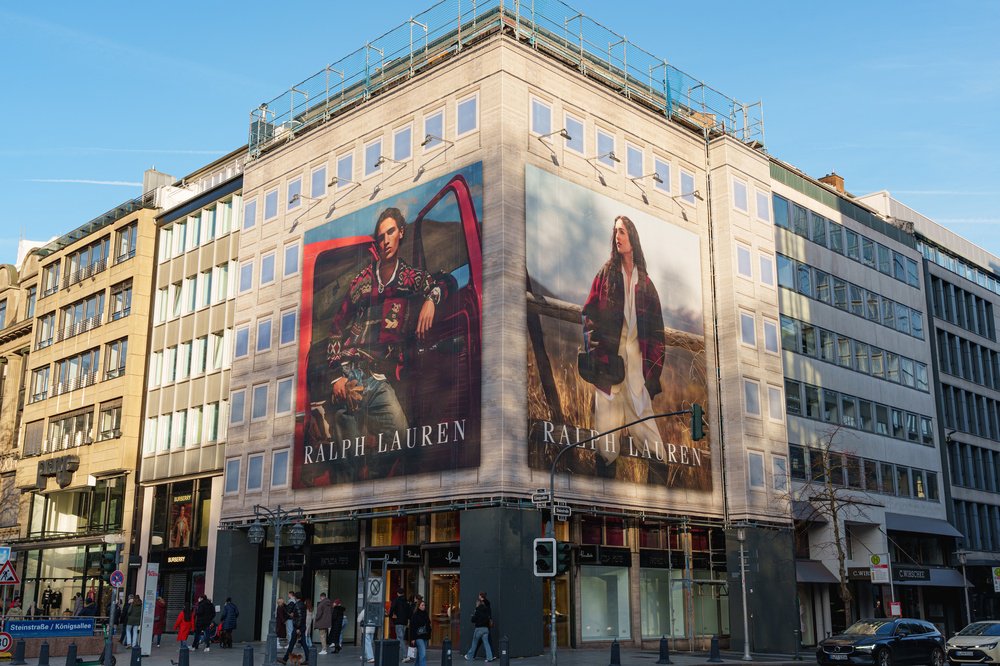 vinyl vs mesh banners