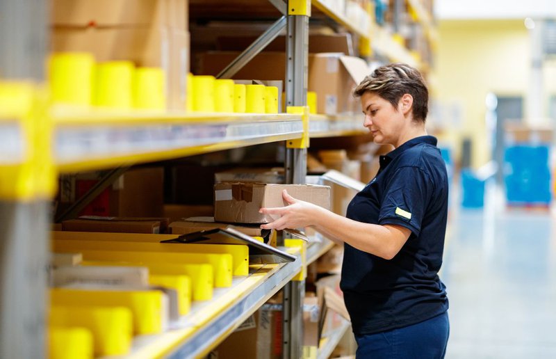 warehouse staff checking parcel sorted by order picking software