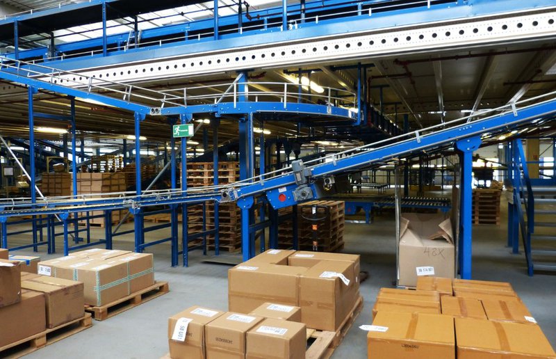 modern warehouse keeping organized for avoiding mis-shipment
