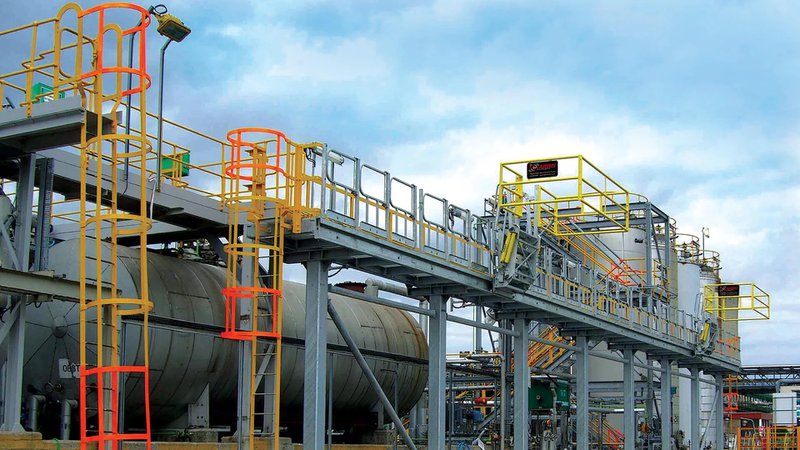 This photo features multi-spot rail platforms for safe railway loading