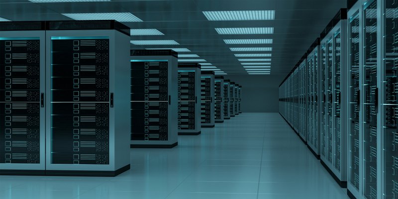 Ultra-clean ISO 1–3 semiconductor-grade facility with laminar airflow systems, precision-controlled environment, and contamination-free server or fabrication equipment.