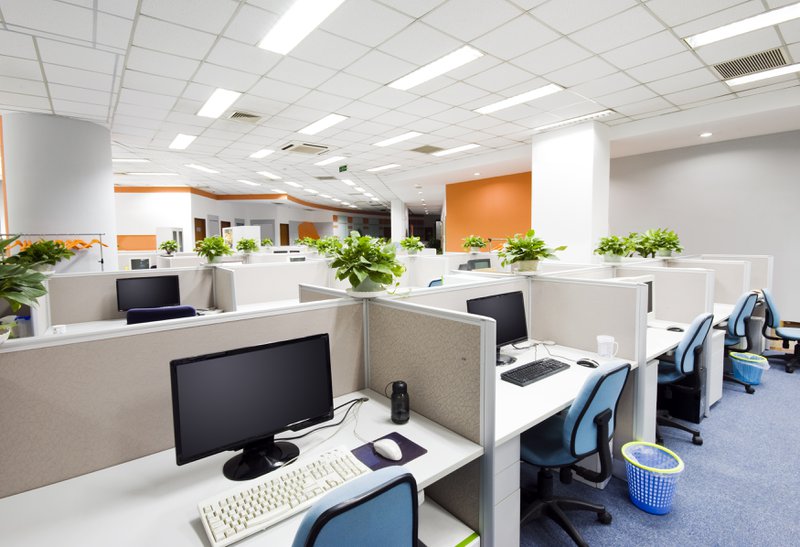 The image shows an example of a workspace that uses bad office lighting. The place is overilluminated.