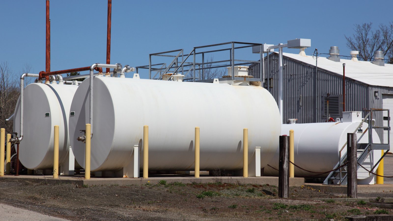 Above-ground fuel storage supporting long-term emergency power system reliability