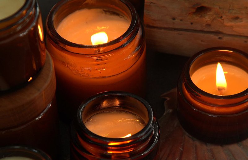 candle packaging using heat-resistant glass jars
