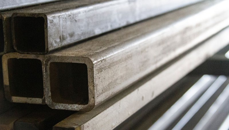 A Deep Dive Into ASTM A500 Standards for Steel Tubing 2 A close-up of matte-finish rectangular steel tubing meeting ASTM A500 specifications.