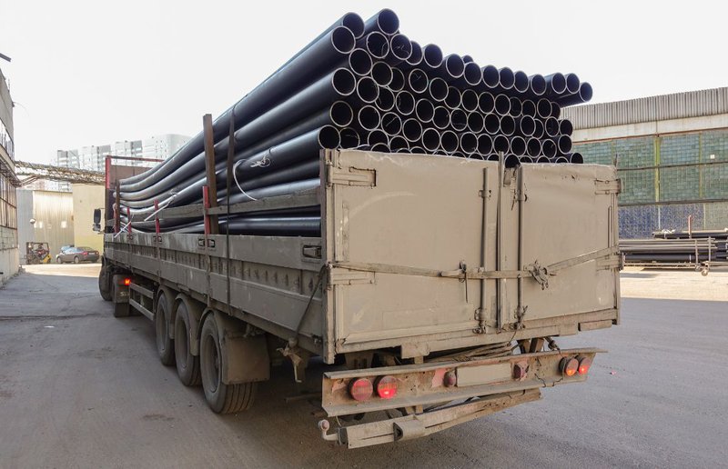 Why Proximity Matters When Selecting Steel Tube Manufacturers 2 steel tube manufacturers' loaded truck