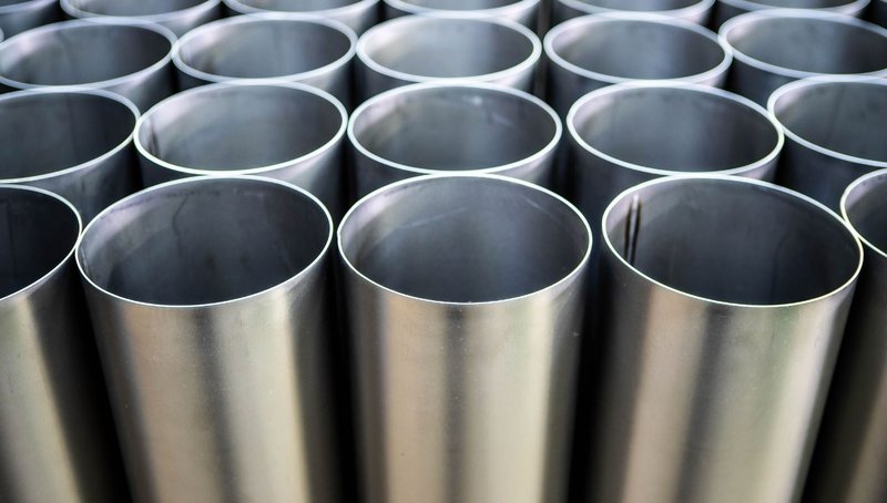 Selecting the Best Fire Sprinkler Pipe for High Occupancy Commercial Buildings 1 Steel pipe sections used in fire sprinkler pipe systems