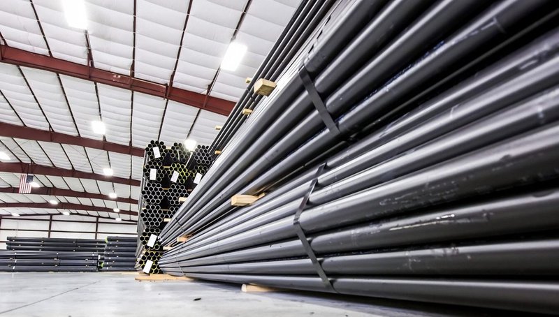 Selecting the Best Fire Sprinkler Pipe for High Occupancy Commercial Buildings 2 Black steel fire sprinkler pipe stored in warehouse