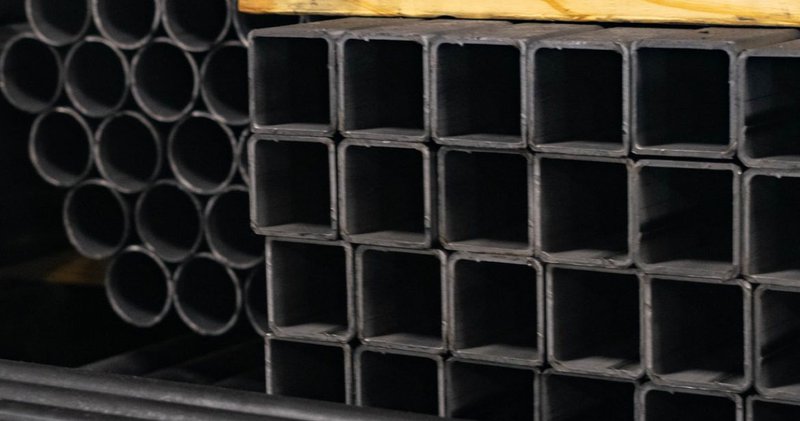 How to Select the Right Steel Tubing for Industrial Fabrication 2 Structural steel tubing used in fabrication