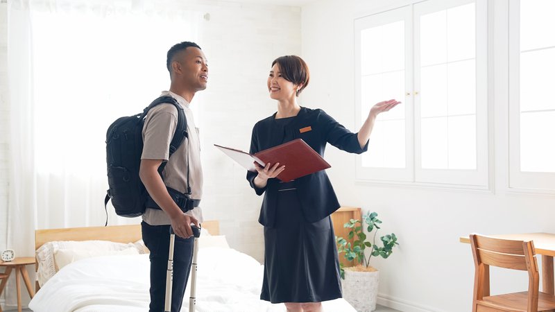 Conceirge providing assistance to her guest