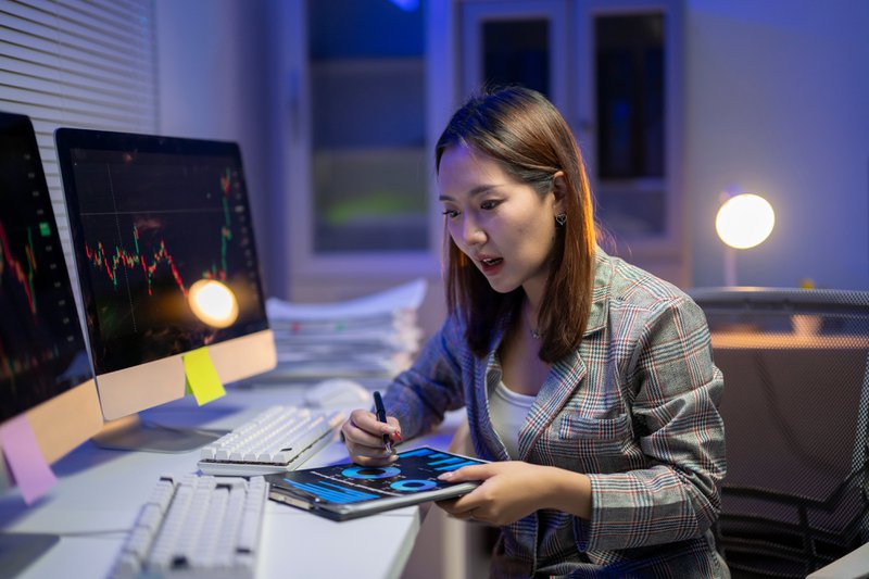 Property manager looking at the dashboard showing real-time performance metrics