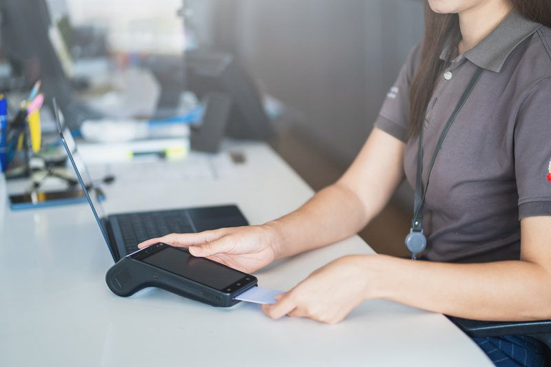 Business buyer making a payment under extended vendor payment terms