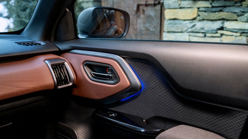 vue de l'intérieur de la portière passager de la Suzuki