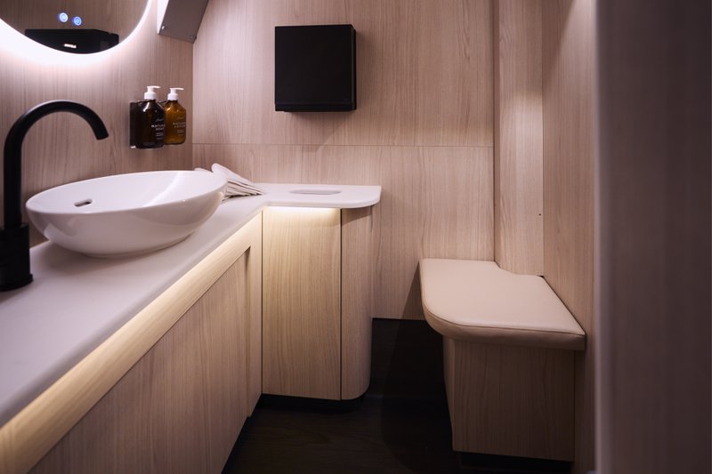 Nachtbus vanuit Zürich - interieur wastafel