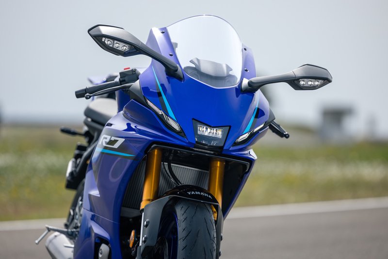 Yamaha R7 statique